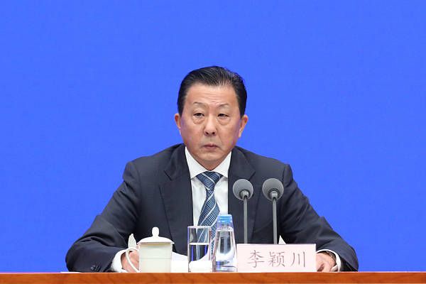 此次谈话中拉波尔塔与哈维谈论了球队的情况、比赛、教练的情绪状态以及罗克等问题。